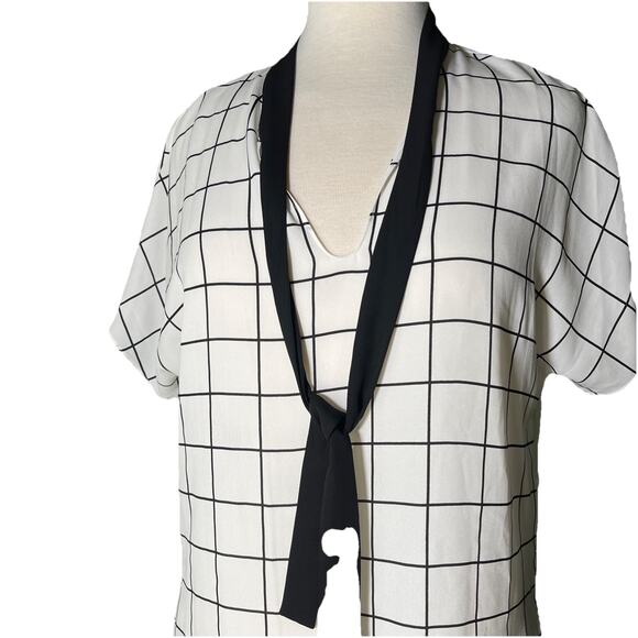 Vince Camuto White Black Plaid Short Sleeve Shirt V Neck with Bow Details- EUC - Picture 4 of 4